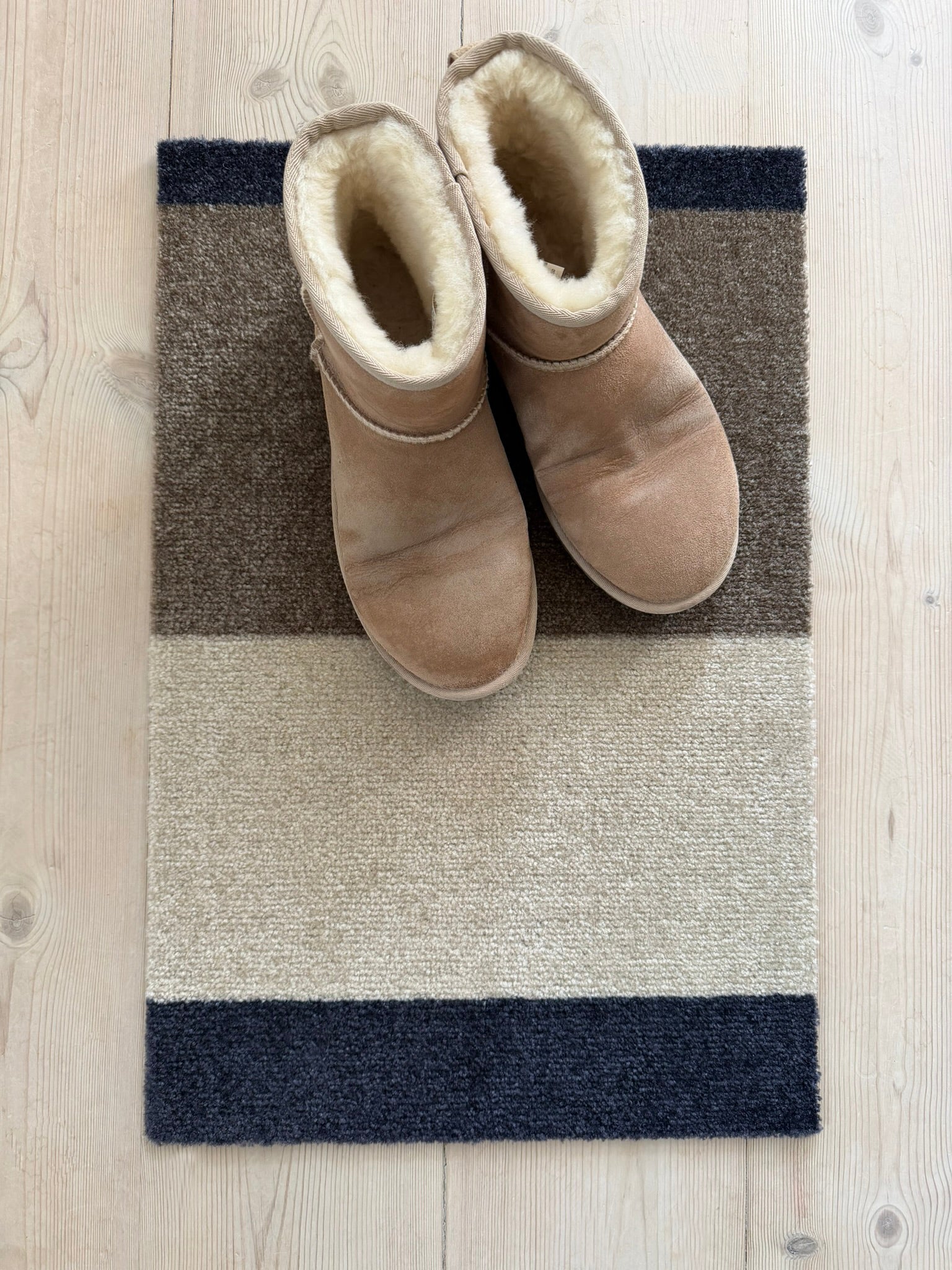 GULVMÅTTE 40 x 60 cm - STRIPES BLUE / SAND / IVORY