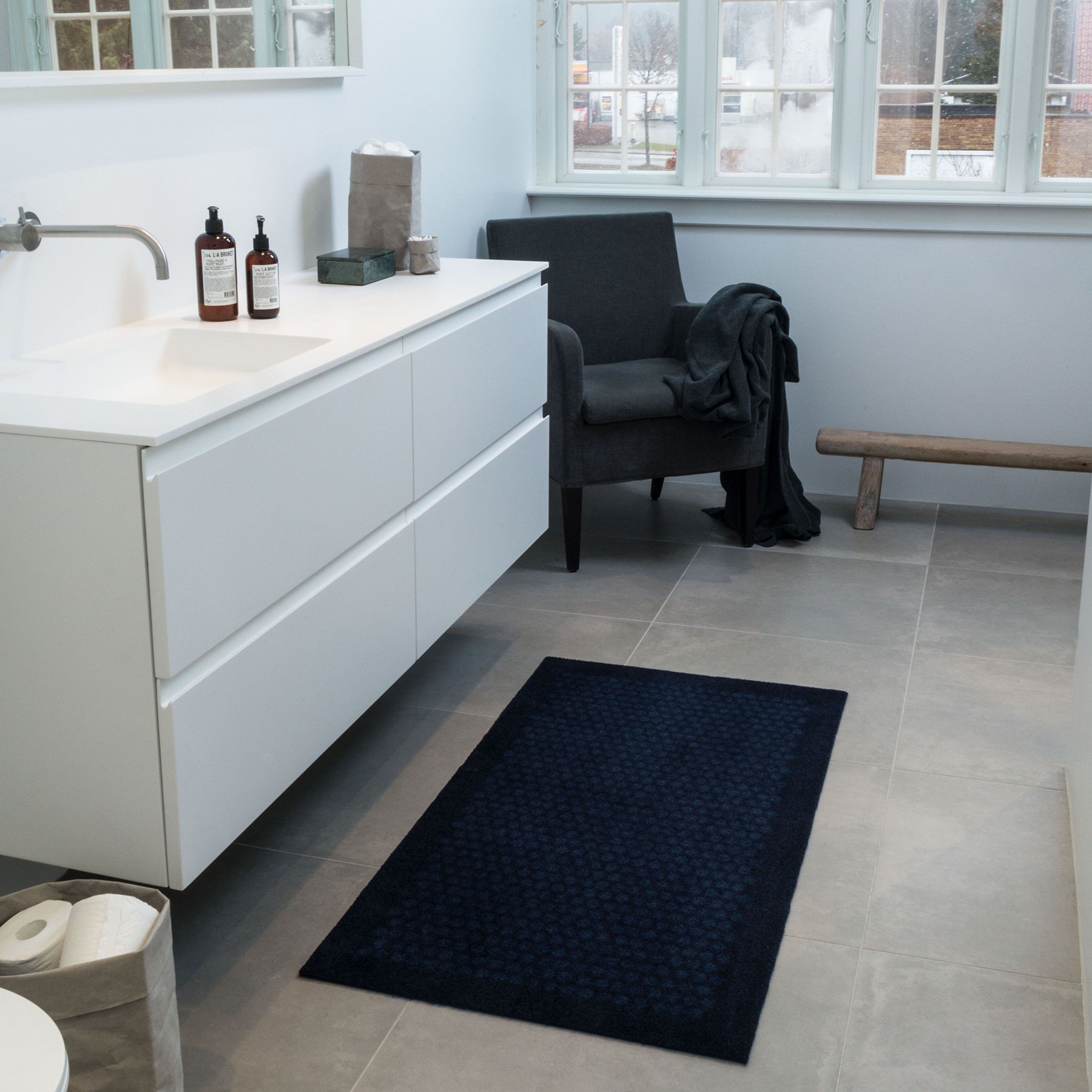 50% - GULVMÅTTE 67 x 120 CM - DOT DARK BLUE