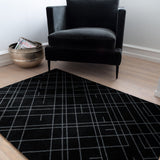 GULVMÅTTE 90 X 130 CM - LINES SORT/GRÅ