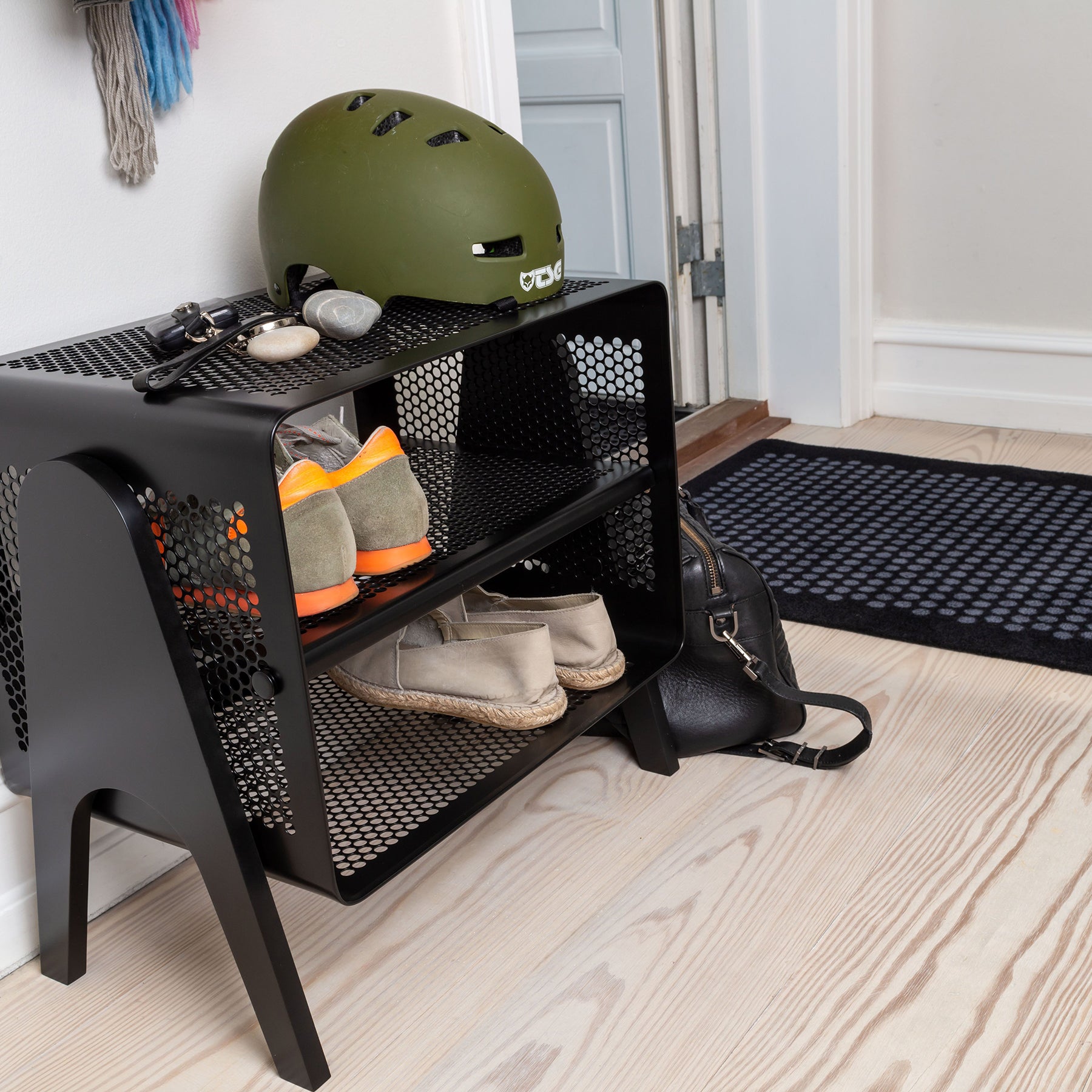 TICA RACK FLOOR - SMALL/BLACK