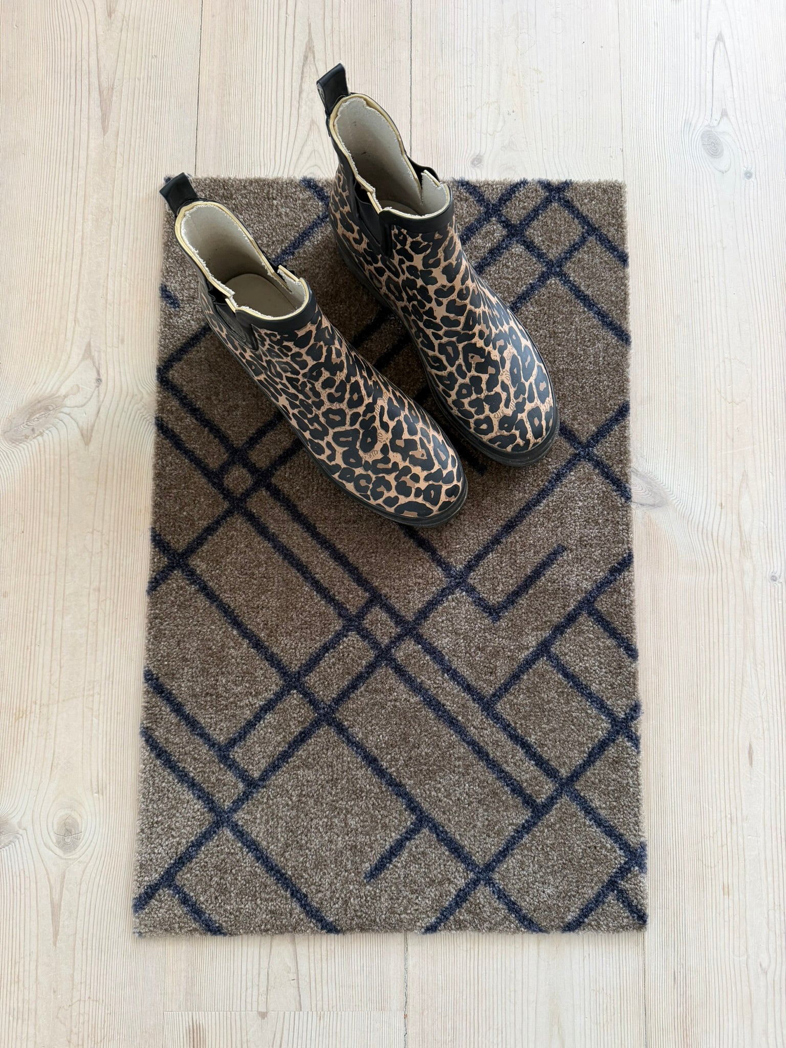 GULVMÅTTE 40 x 60 cm - LINES SAND / BLUE-GRAY