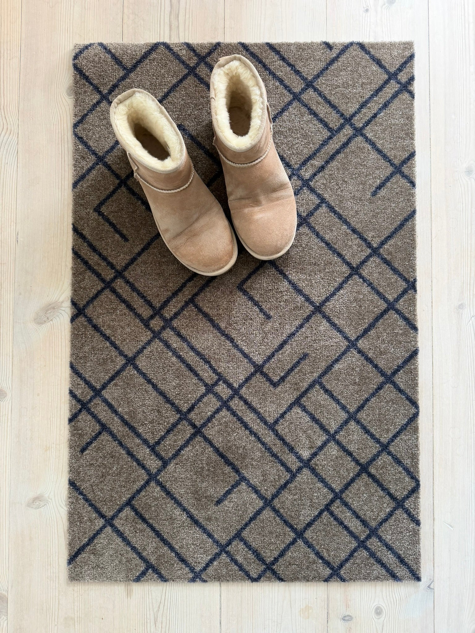 GULVMÅTTE 60 x 90 cm - LINES SAND / BLUE-GRAY