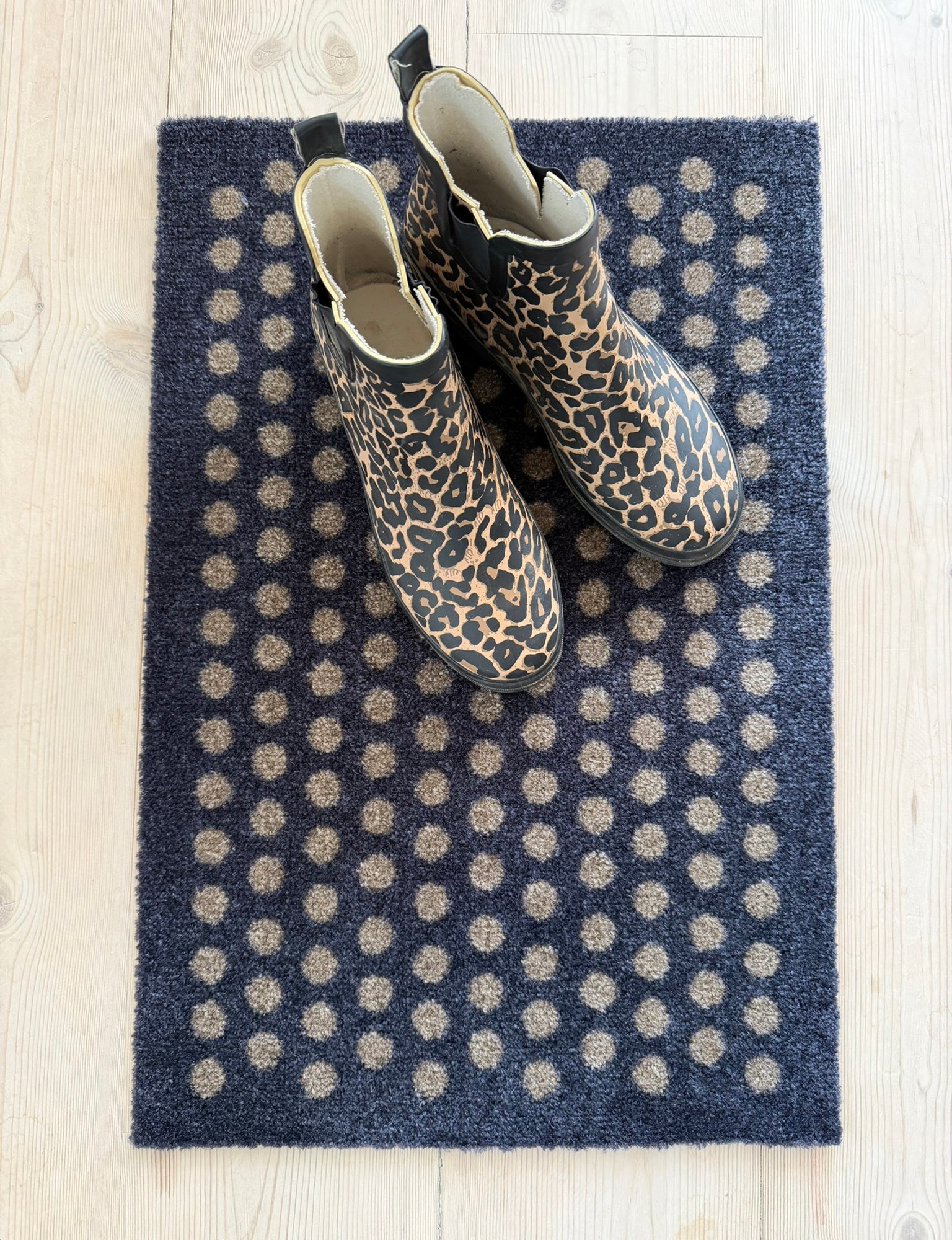 GULVMÅTTE 40 x 60 cm - DOT BLUE-GREY / SAND