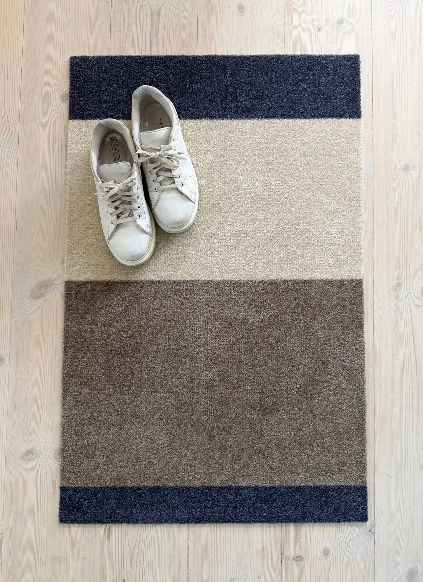 GULVMÅTTE 60 x 90 cm - STRIPES BLUE / SAND / IVORY