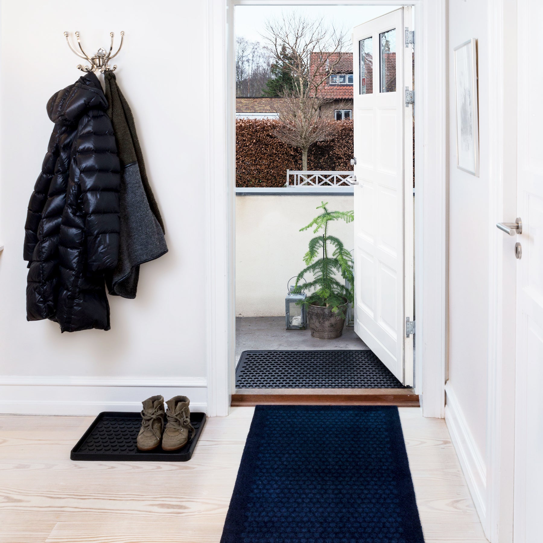 50% - GULVMÅTTE 67 x 150 CM - DOT DARK BLUE