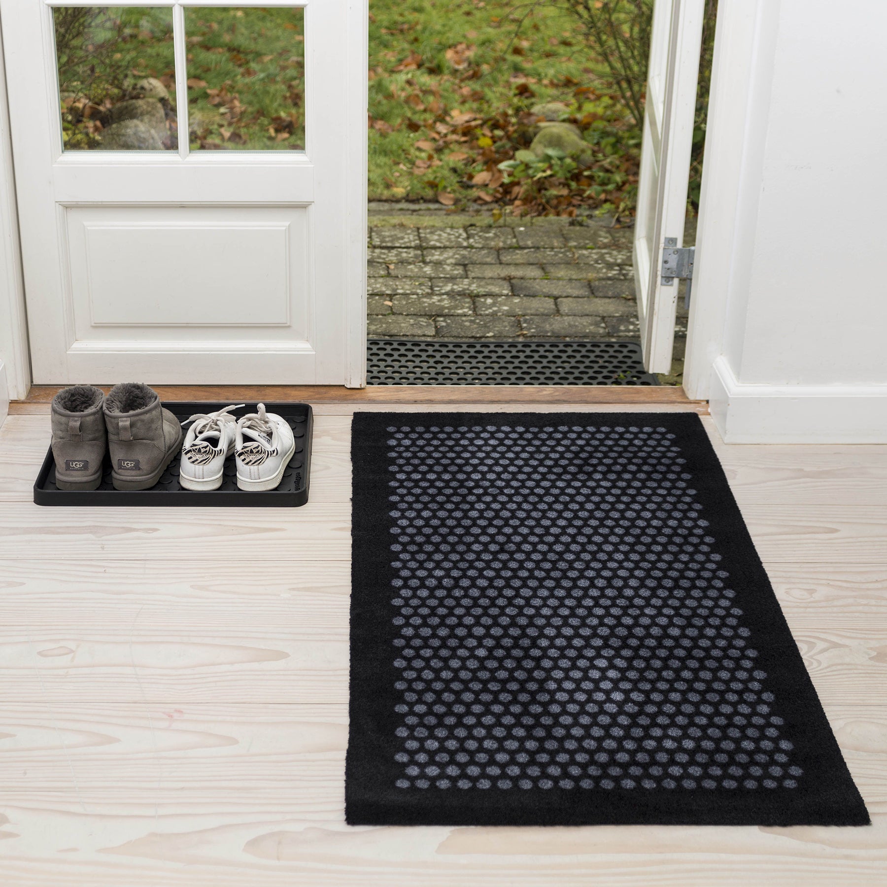 GULVMÅTTE 67 x 120 CM - DOT SORT/GRÅ