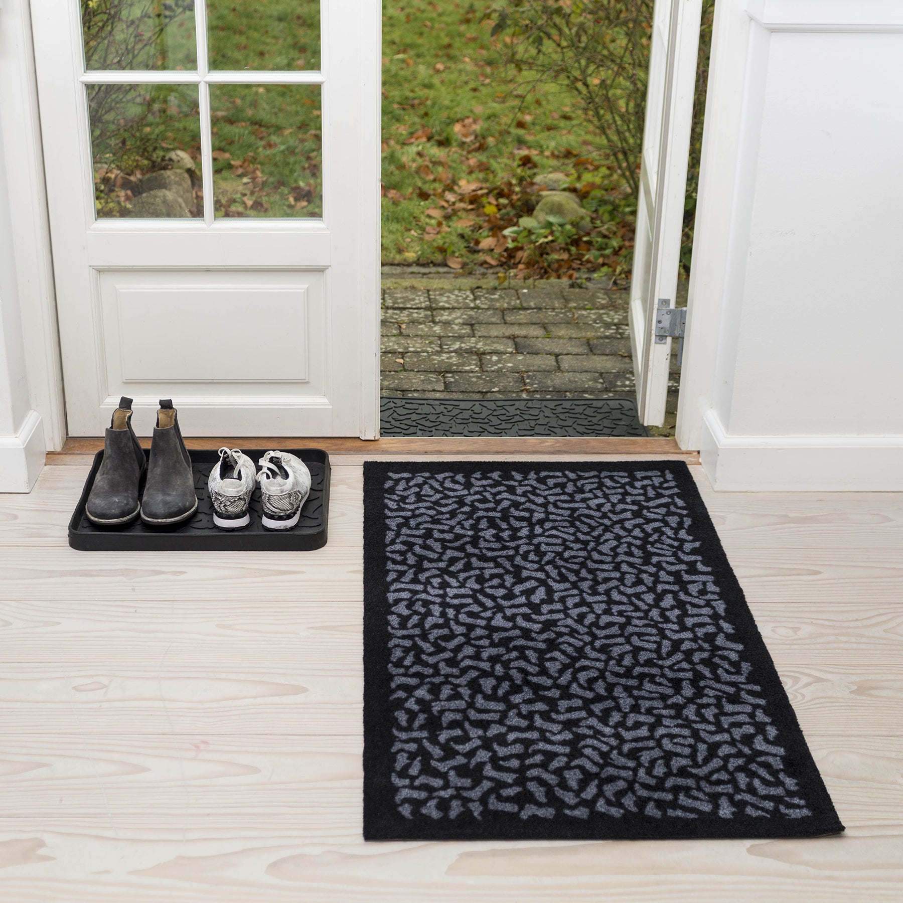 50% - GULVMÅTTE 67 x 120 CM - FOOTWEAR sort/grå