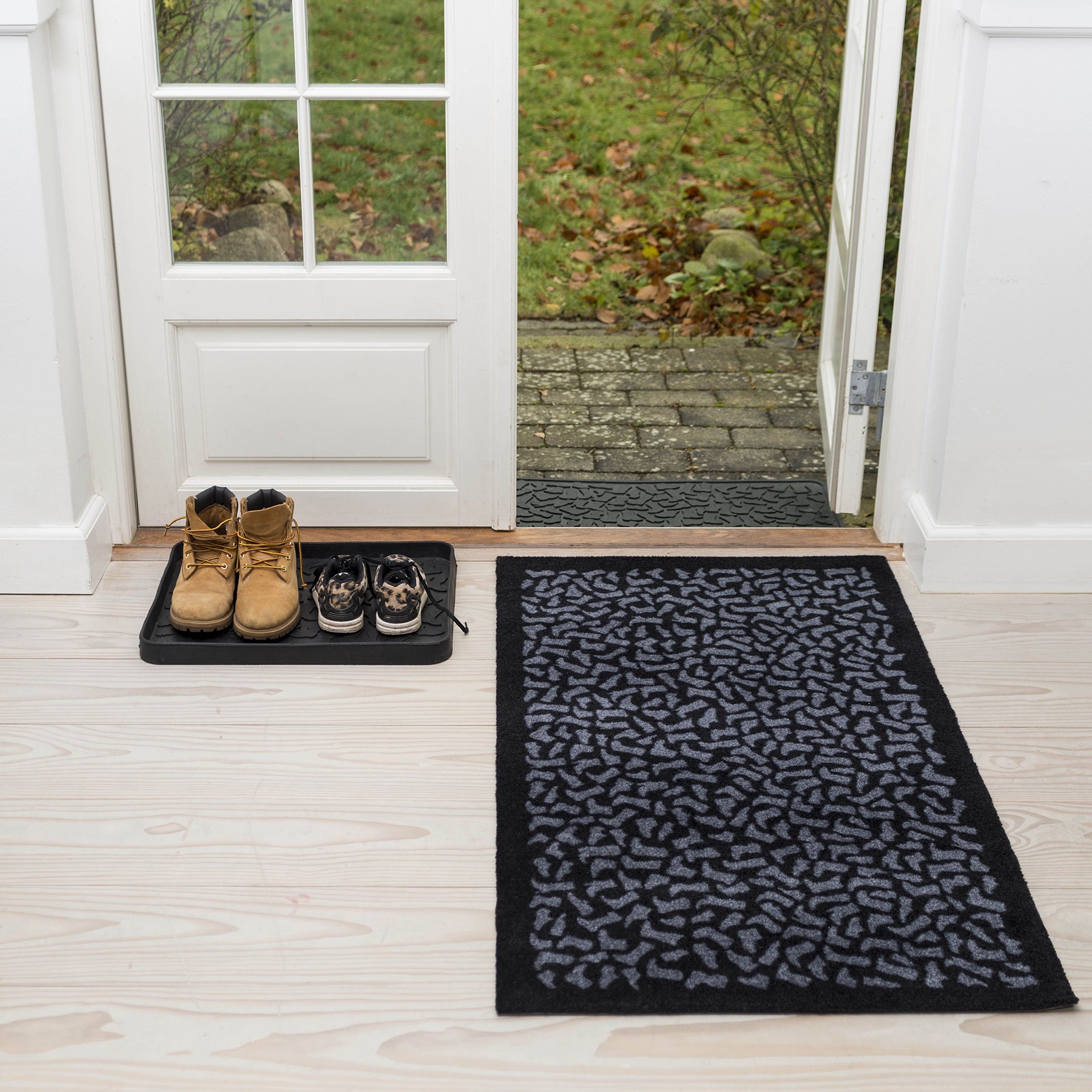 50% - GULVMÅTTE 67 x 120 CM - FOOTWEAR sort/grå